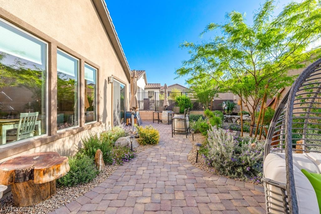 89 Lake Oasis Street