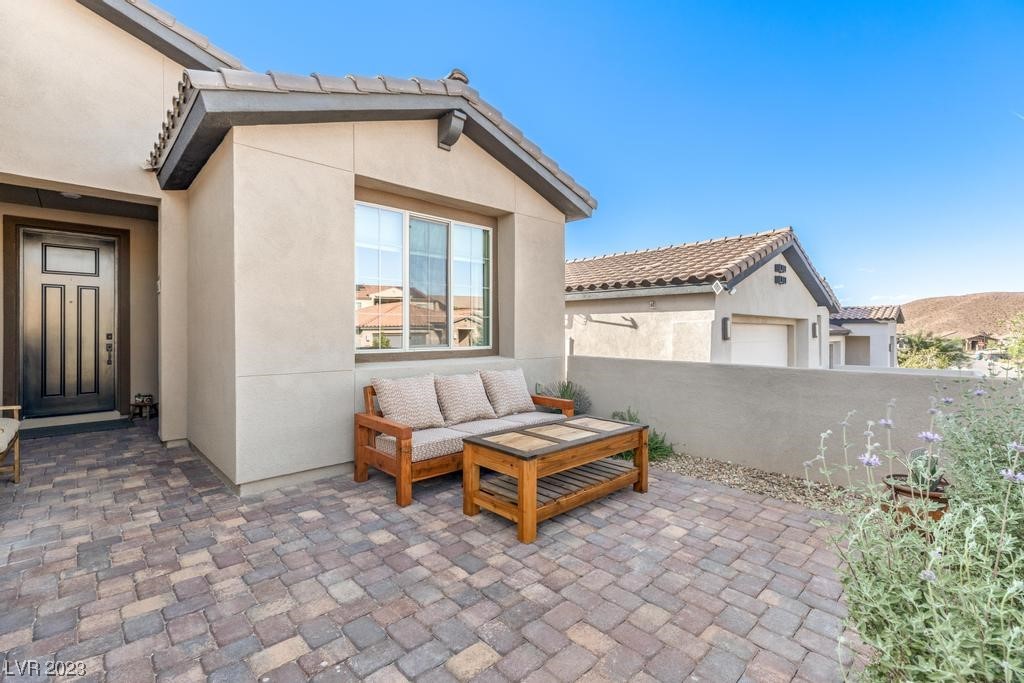 89 Lake Oasis Street