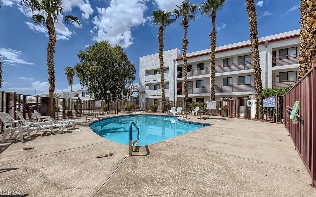 1381 E University Avenue Unit: 206