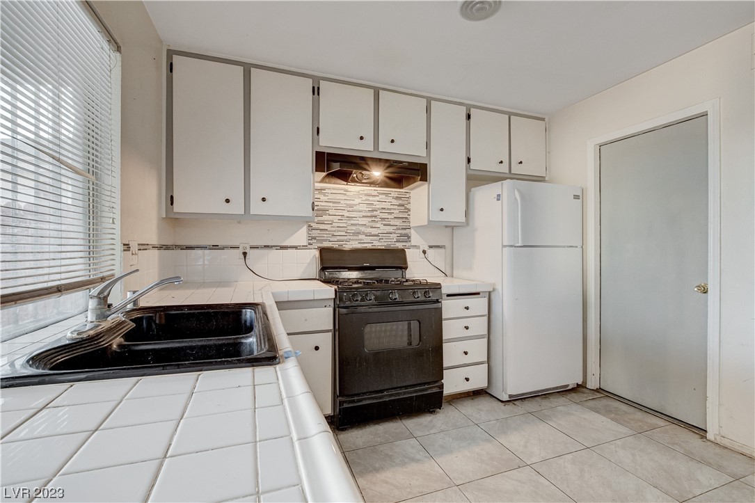 3300 Marionette Avenue