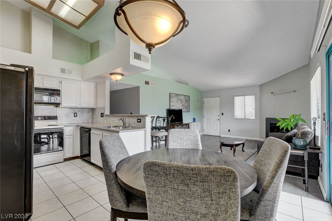 1575 W Warm Springs Road Unit: 1124