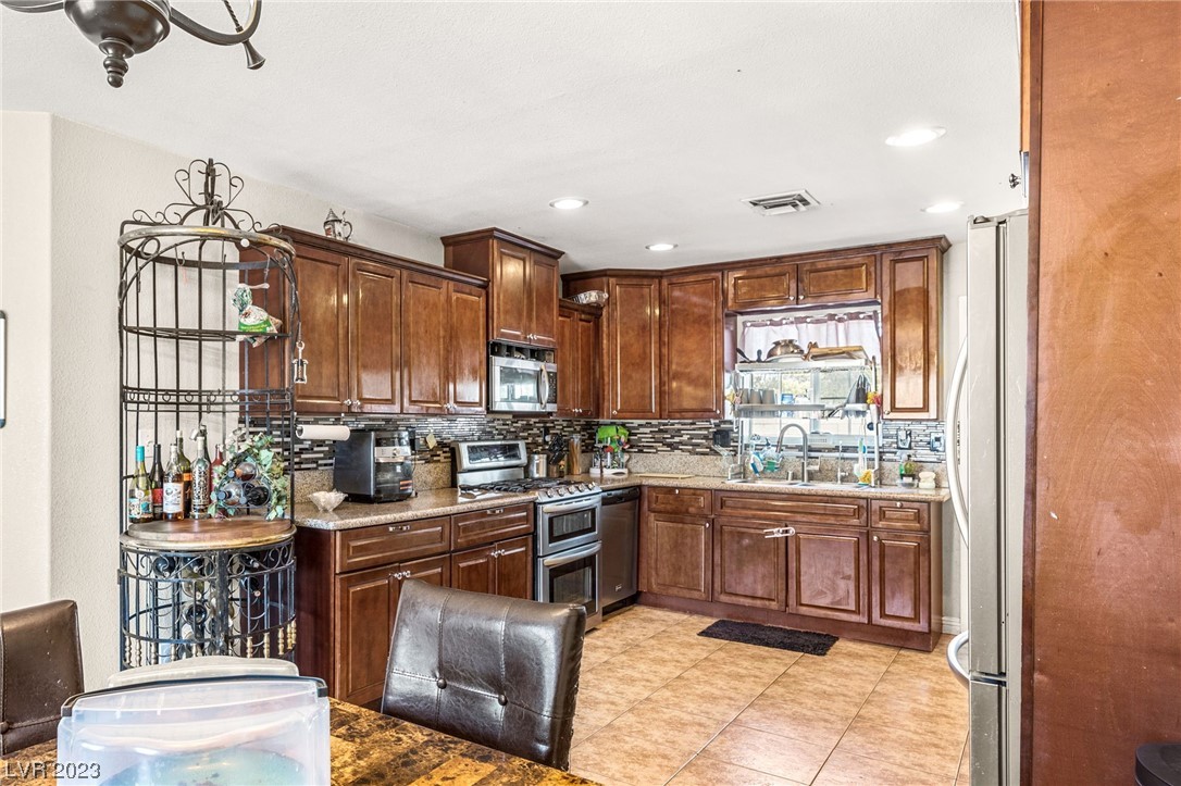 2890 S Sandhill Road