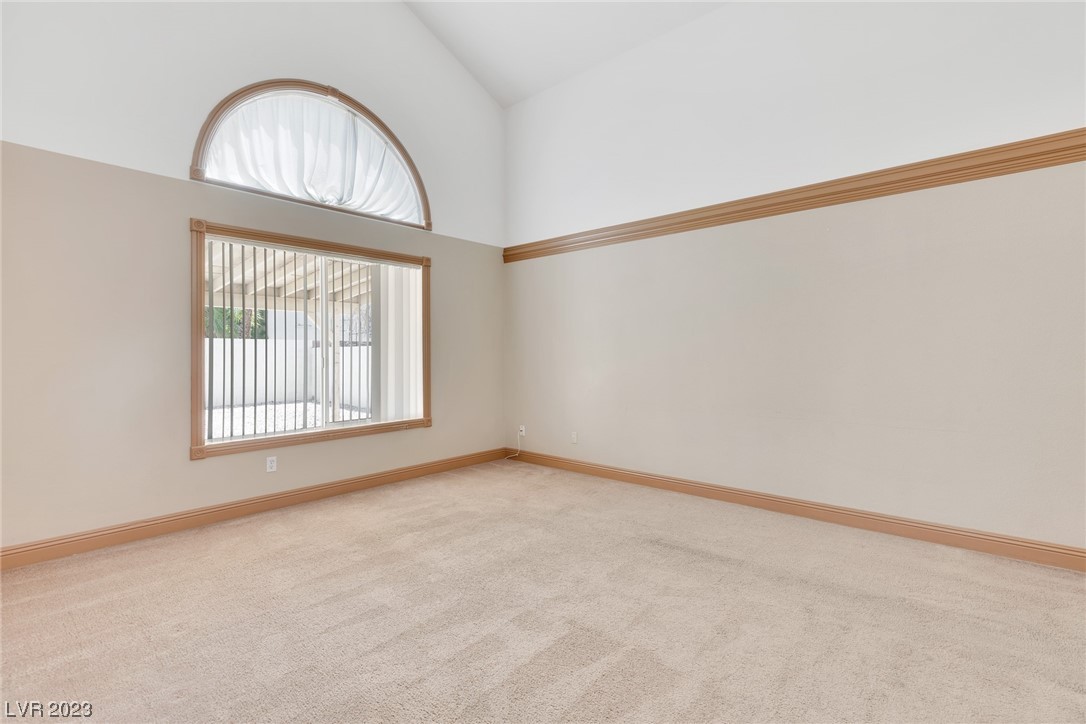 1728 Klamath Falls Way