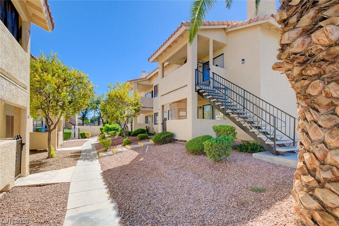 1120 Observation Drive Unit: 201