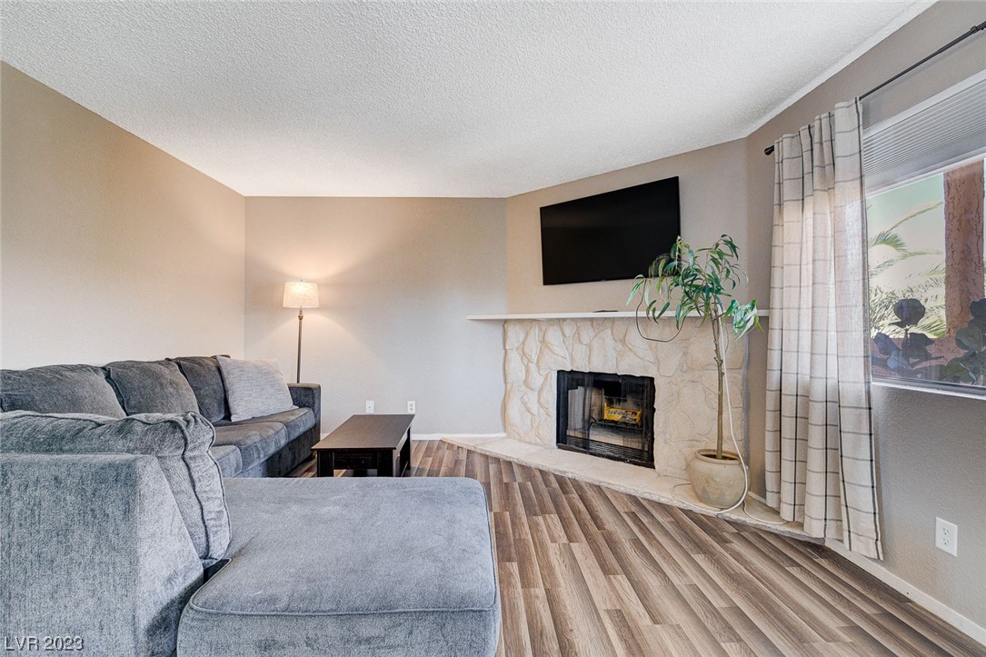 1120 Observation Drive Unit: 201