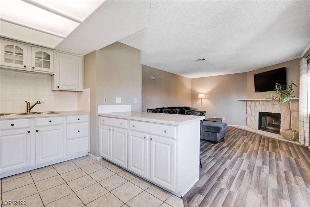 1120 Observation Drive Unit: 201