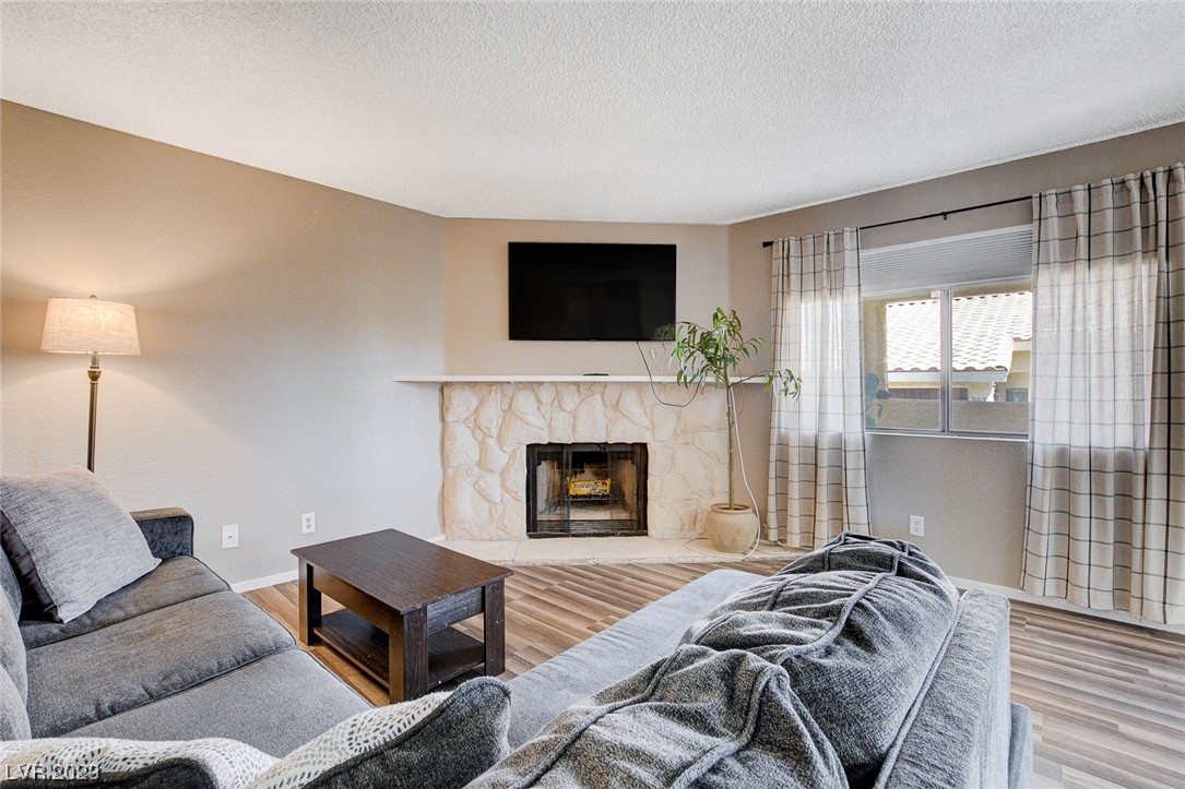 1120 Observation Drive Unit: 201