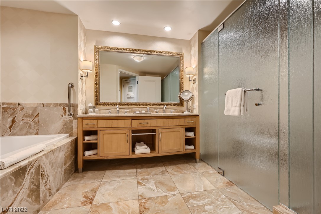 2000 N Fashion Show Drive Unit: 1620
