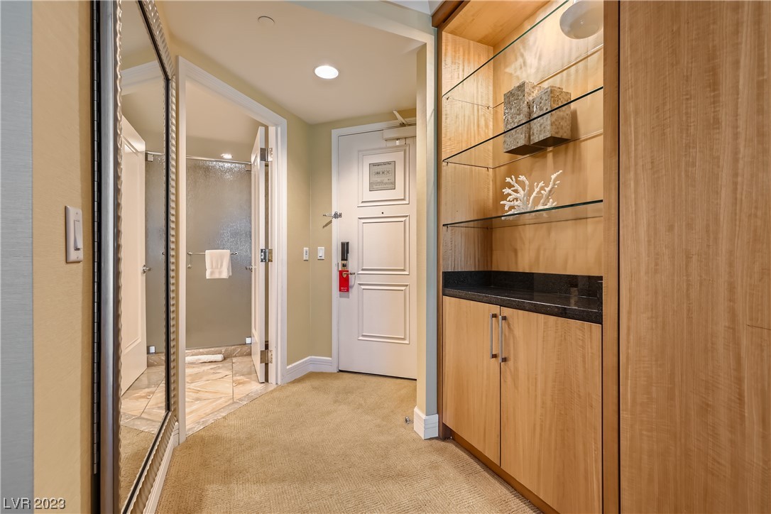2000 N Fashion Show Drive Unit: 1620
