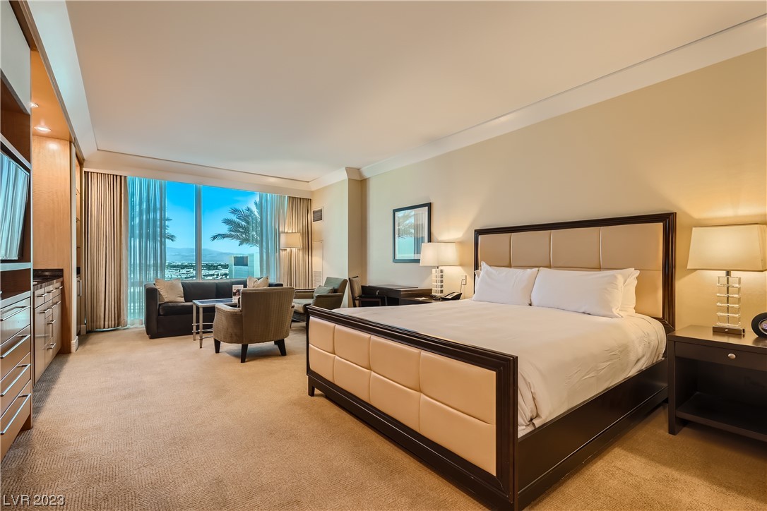 2000 N Fashion Show Drive Unit: 1620