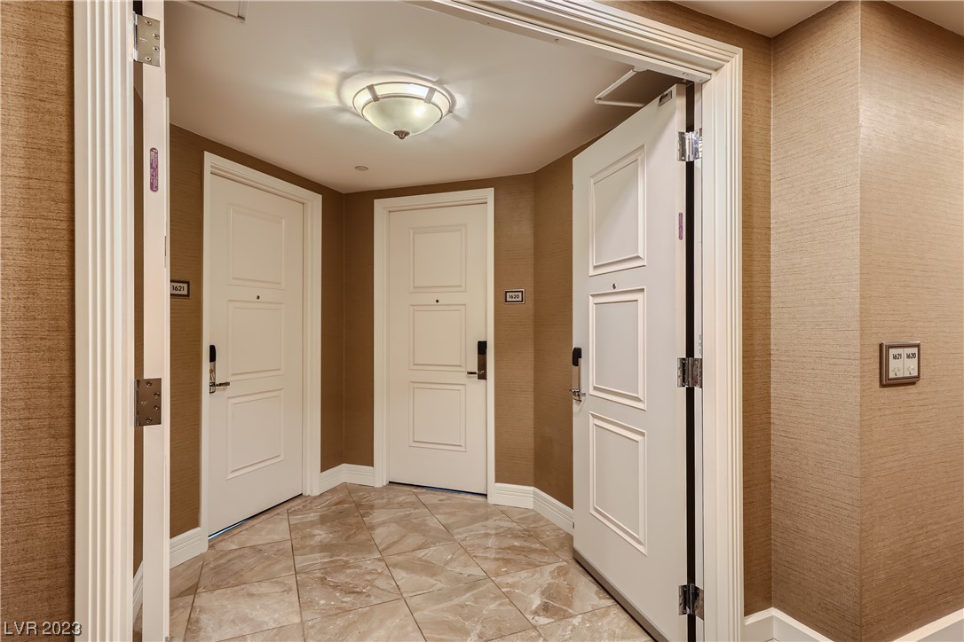 2000 N Fashion Show Drive Unit: 1620