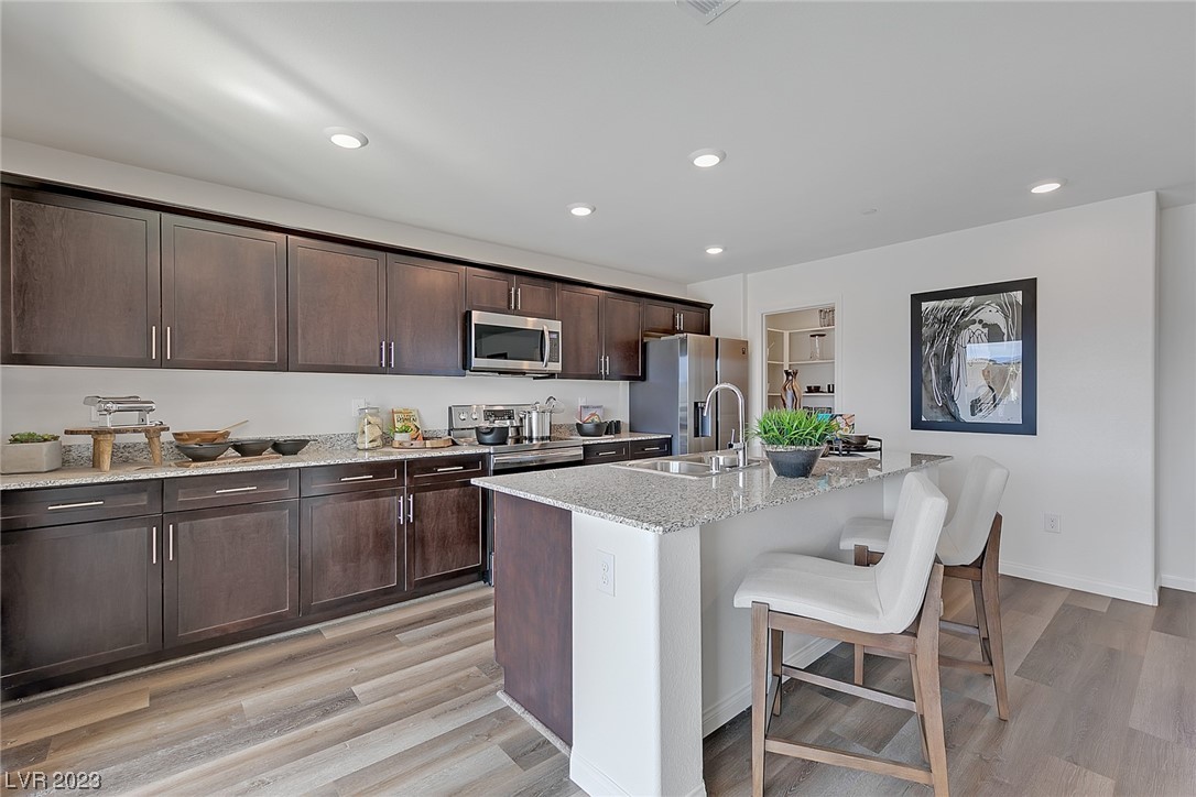 6868 Diamond Blue Street