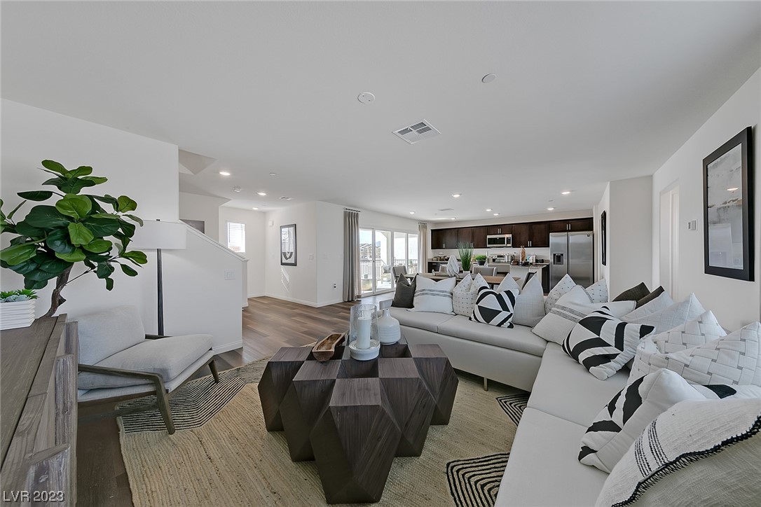 6868 Diamond Blue Street