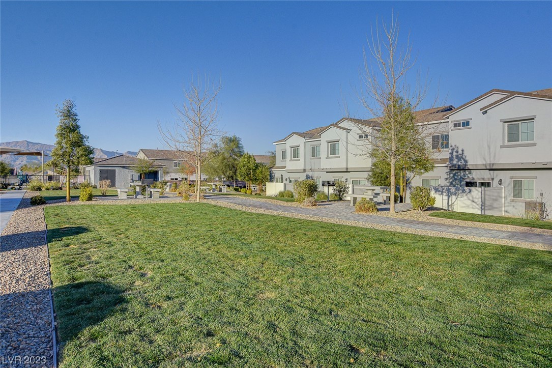 2809 Rainy Meadows Avenue