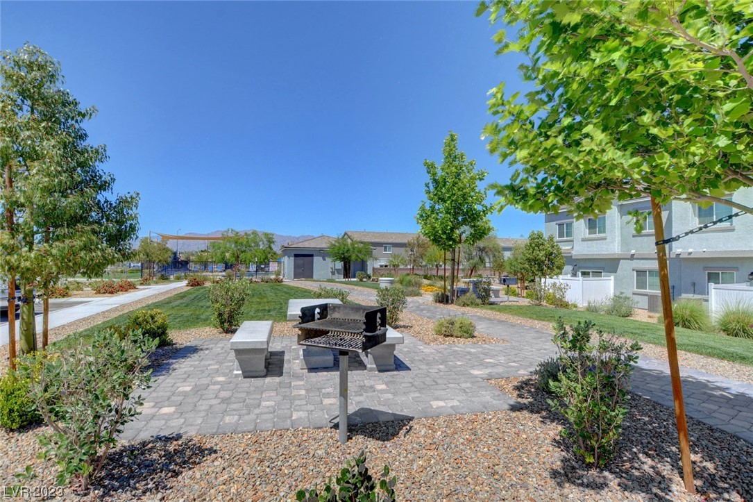 2809 Rainy Meadows Avenue