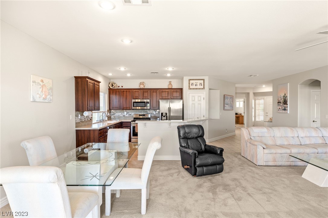 812 Royal Elm Lane