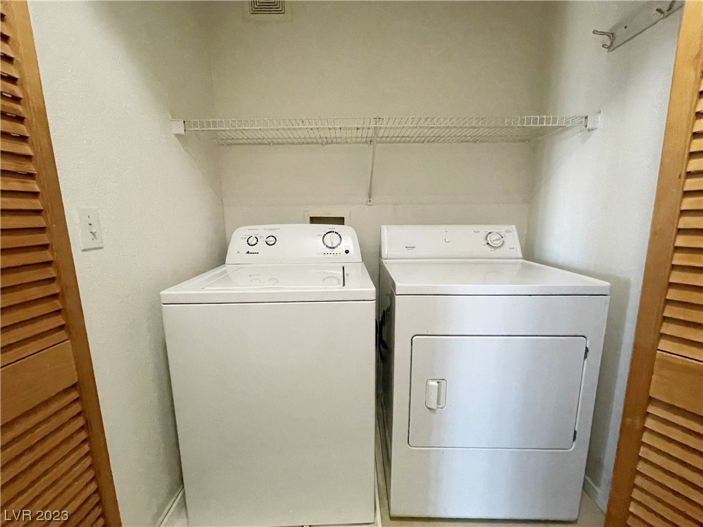 2110 Los Feliz Street 1074