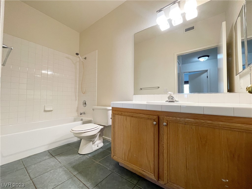 2110 Los Feliz Street 1074