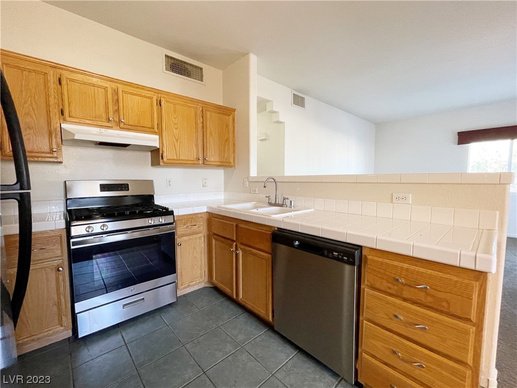 2110 Los Feliz Street 1074