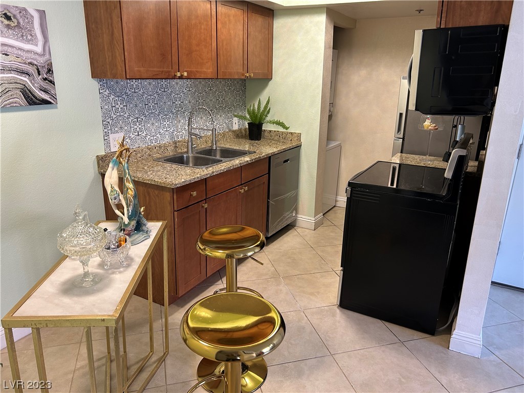 4200 South Valley View Boulevard 3083