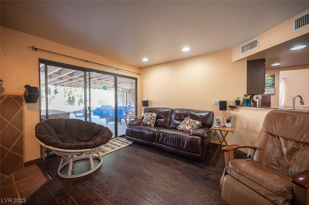 2706 Knightsbridge Road