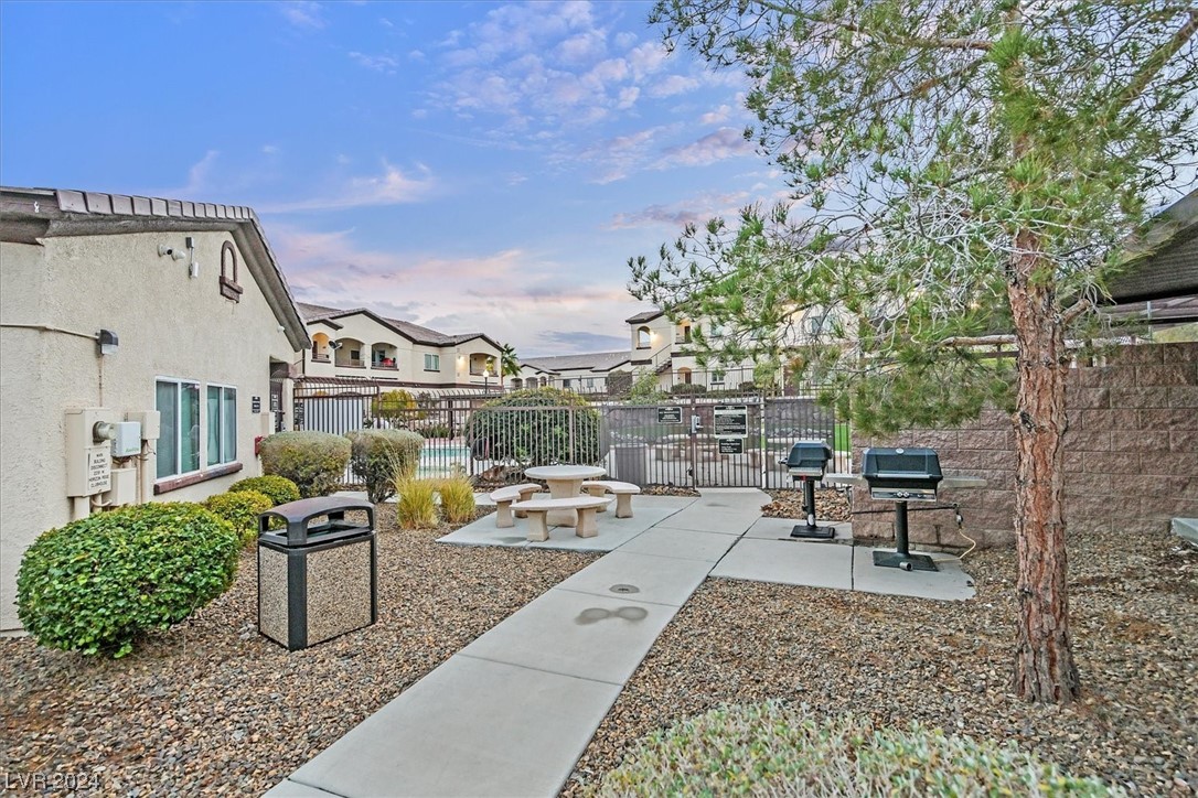 2291 West Horizon Ridge Parkway 1206