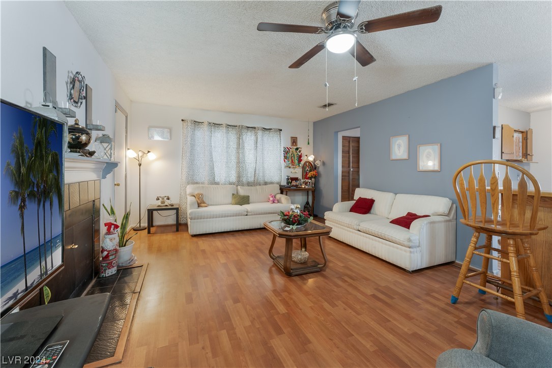 4998 East Mesa Vista Avenue