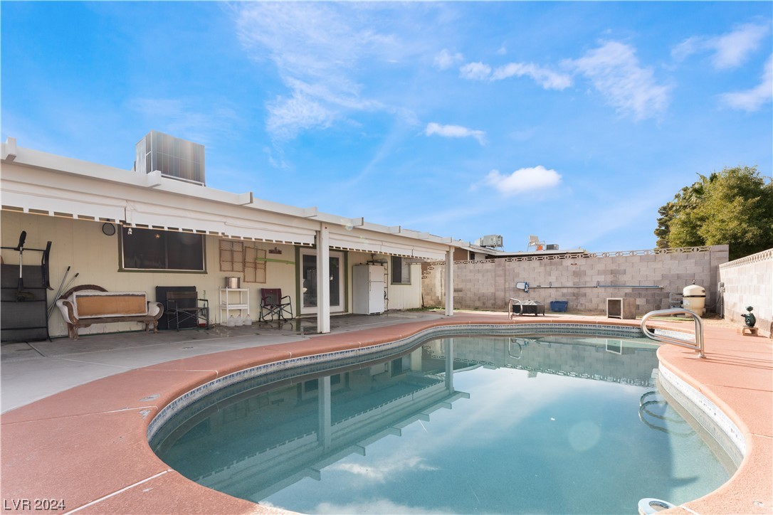 4998 East Mesa Vista Avenue