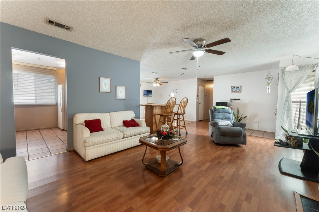 4998 East Mesa Vista Avenue