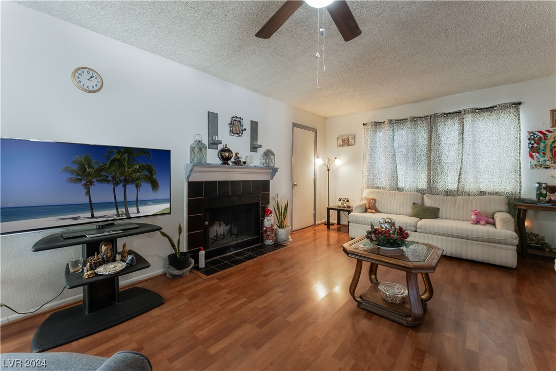 4998 East Mesa Vista Avenue