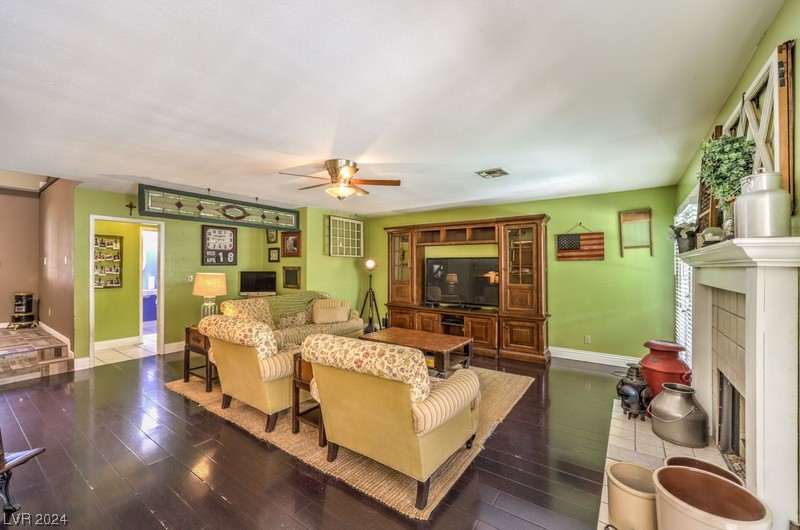 8813 Scenic Harbor Drive