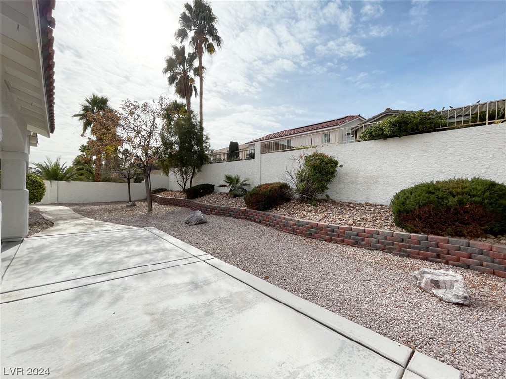 3019 Azure Bay Street