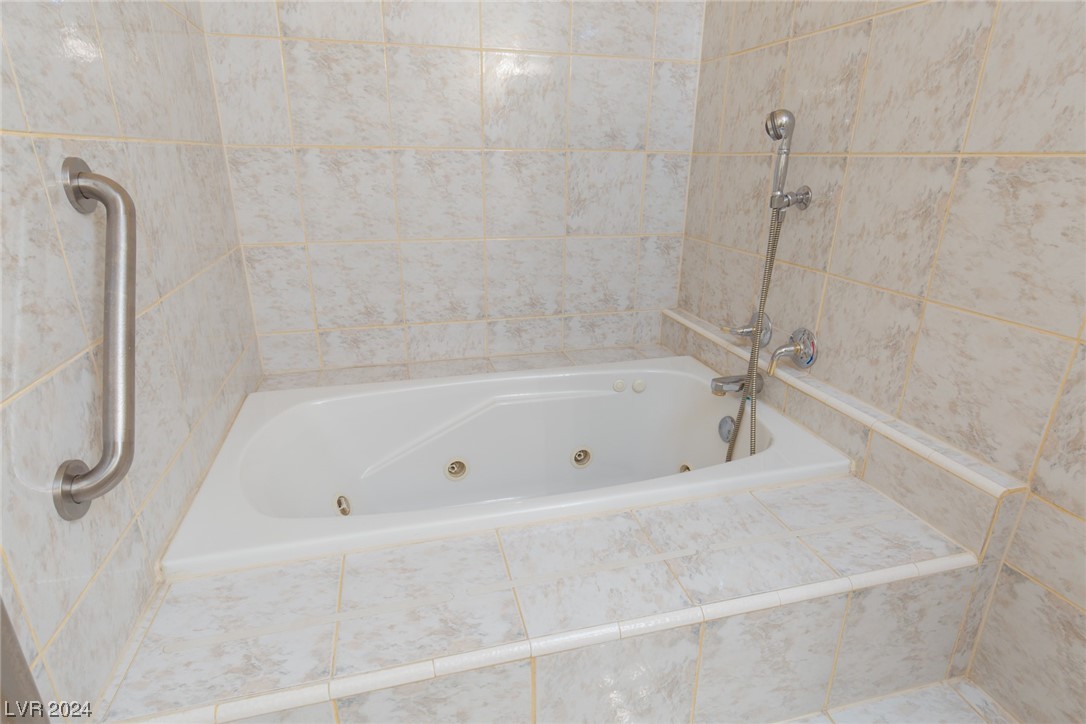 549 Kings Links Street