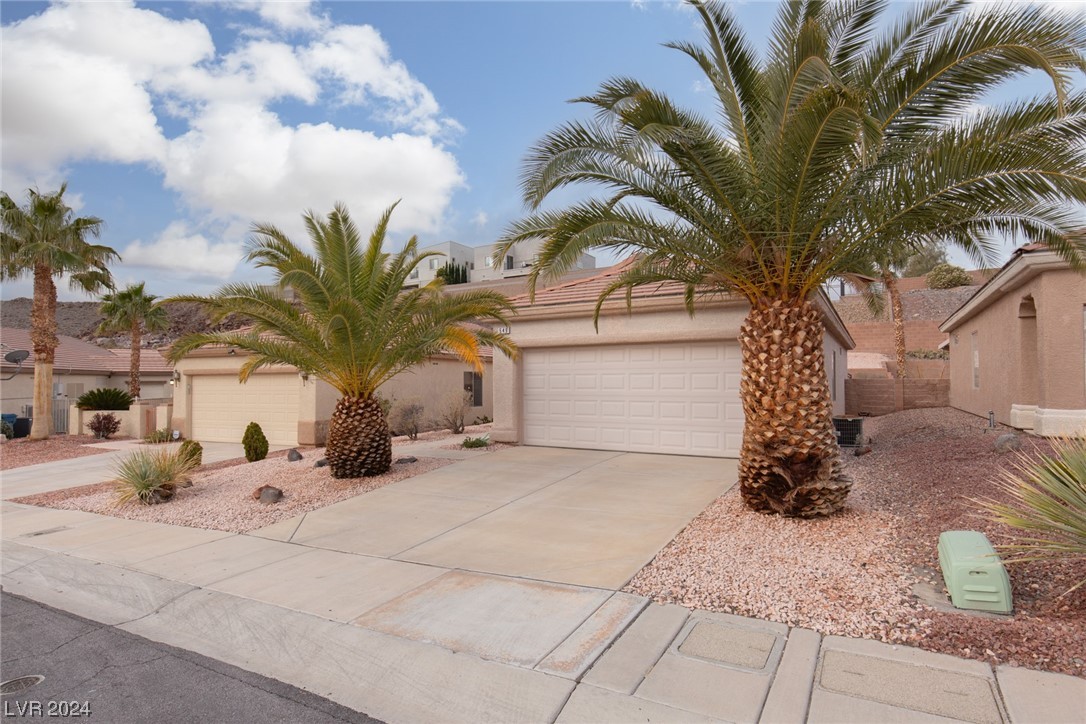 549 Kings Links Street