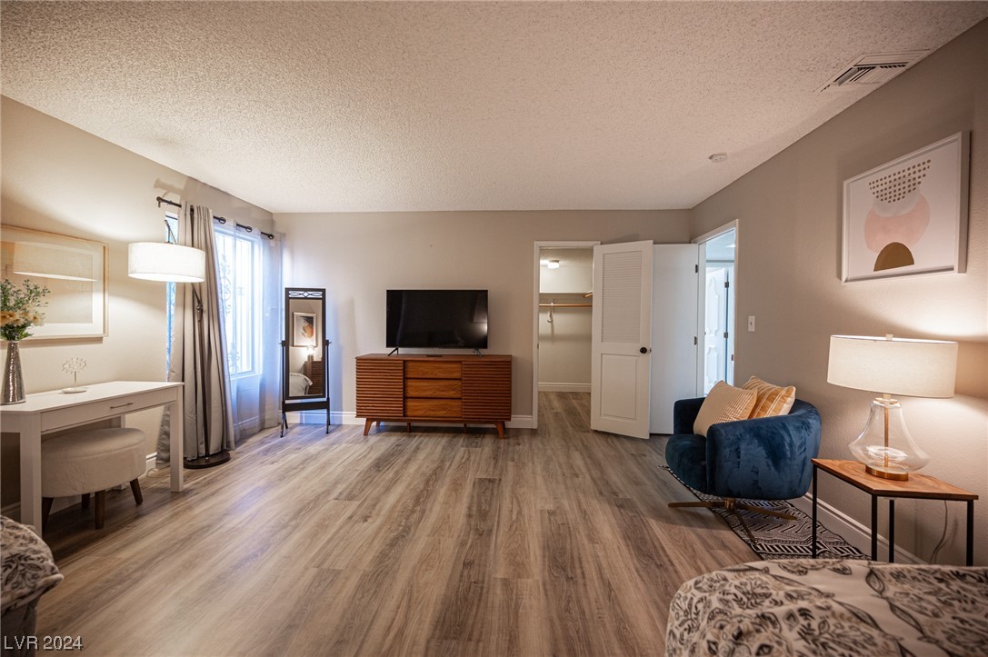 915 Vegas Valley Drive 1