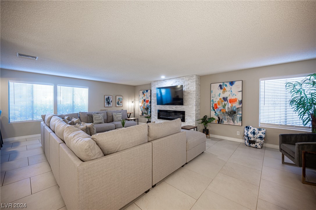 915 Vegas Valley Drive 1