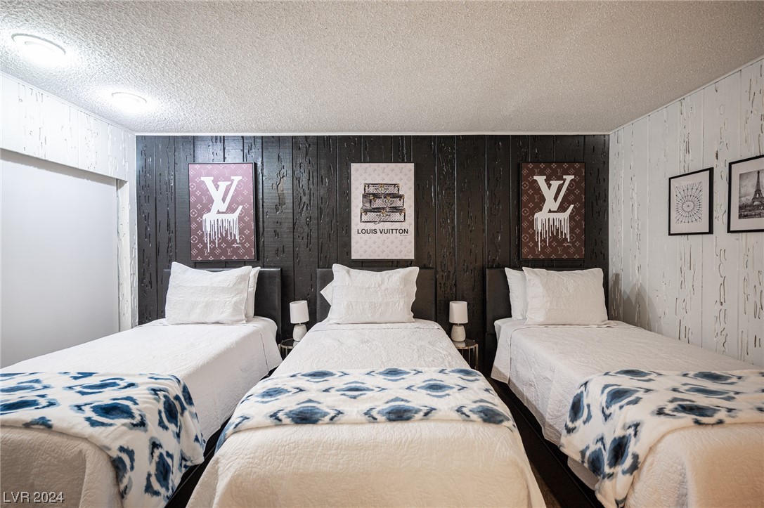 915 Vegas Valley Drive 1
