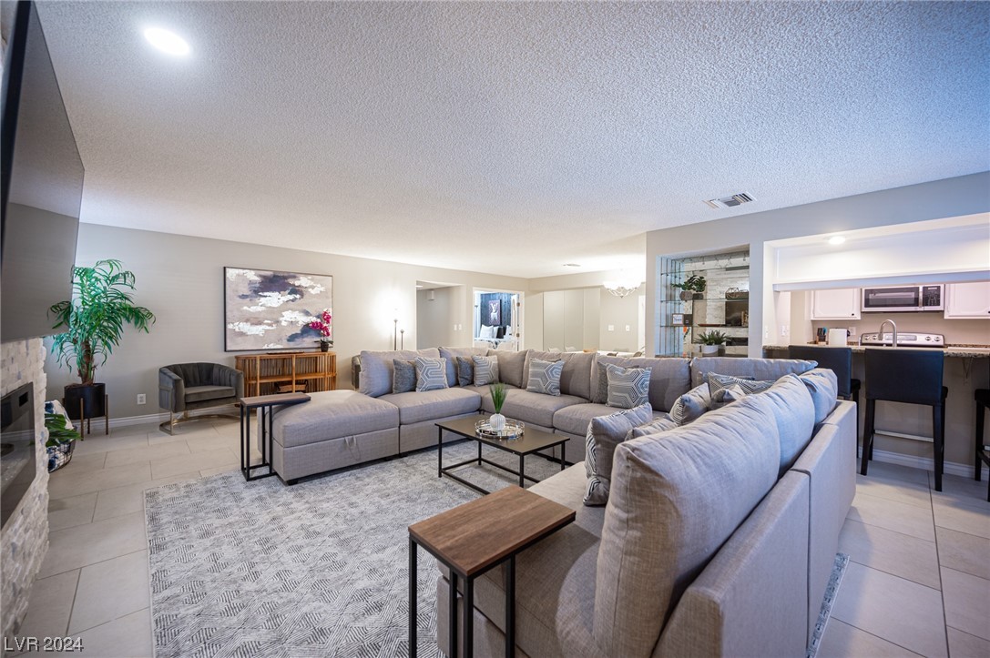 915 Vegas Valley Drive 1