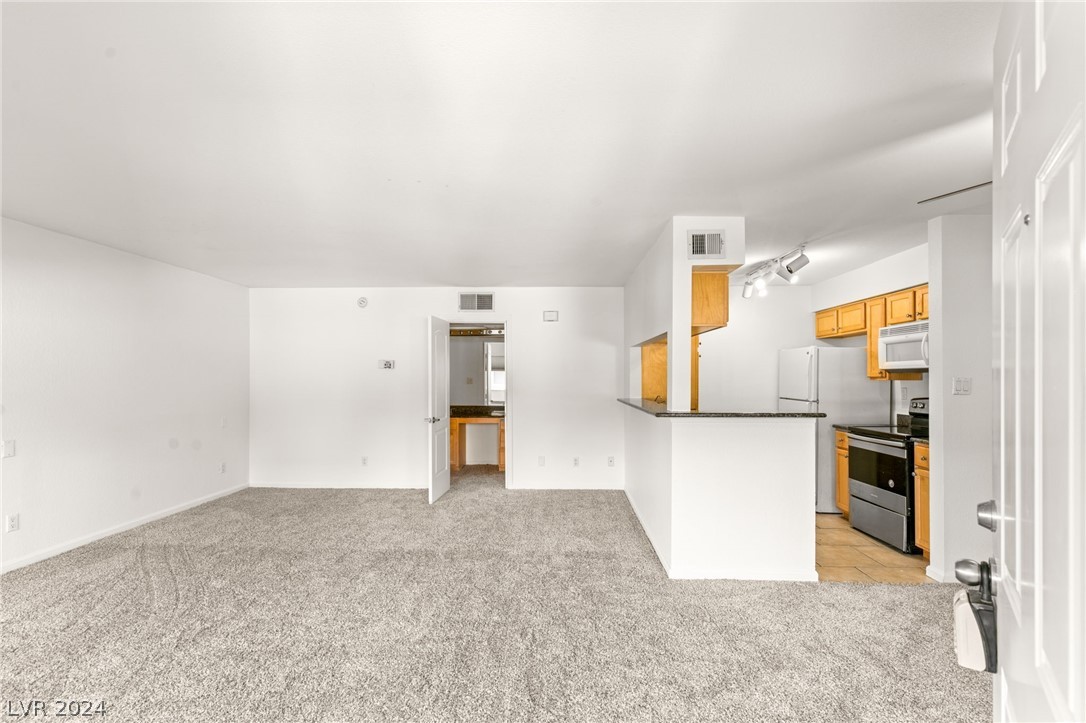 730 Oakmont Avenue 906