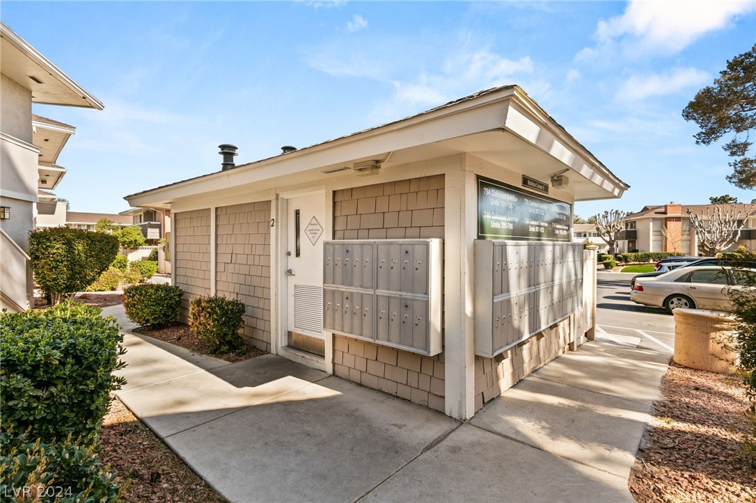 730 Oakmont Avenue 906