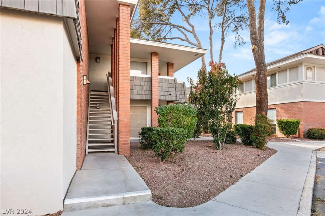 730 Oakmont Avenue 906