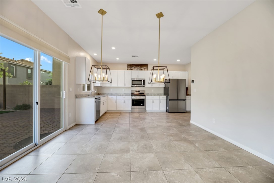 7232 Glimmer Point Street