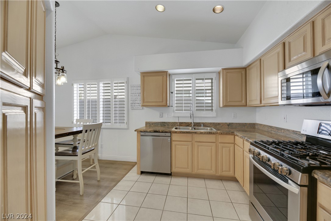 105 Golf Range Street