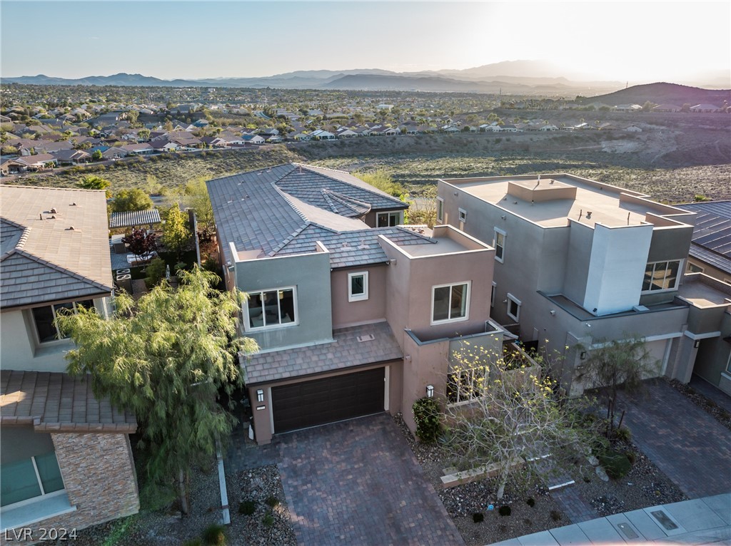 2105 Alto Vista Drive
