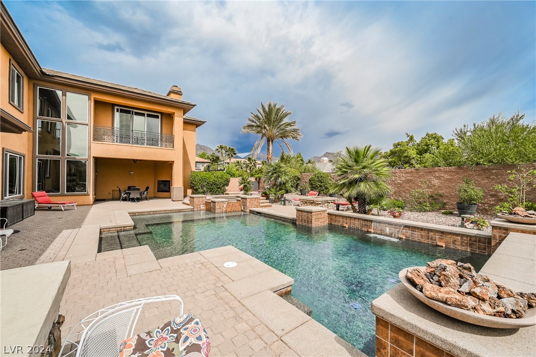 412 Windsor Castle Court