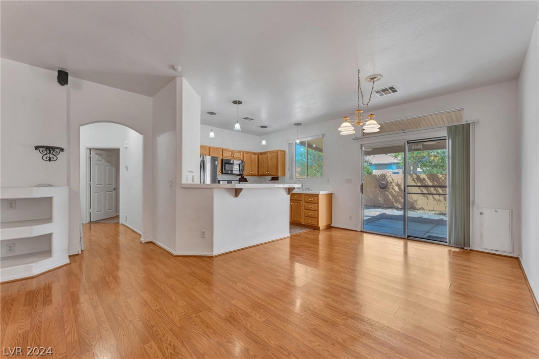 8644 Honey Vine Avenue