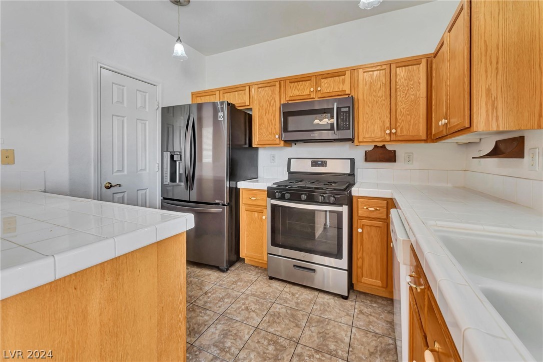 8644 Honey Vine Avenue