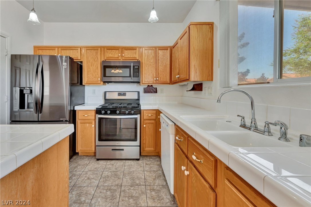 8644 Honey Vine Avenue