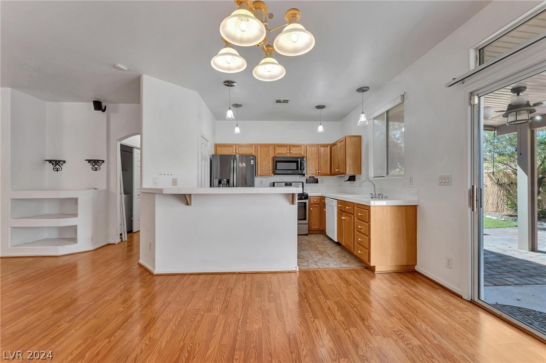 8644 Honey Vine Avenue