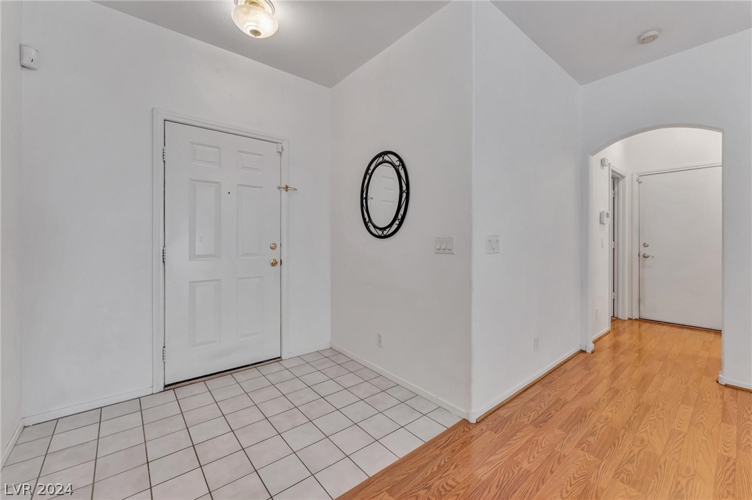 8644 Honey Vine Avenue